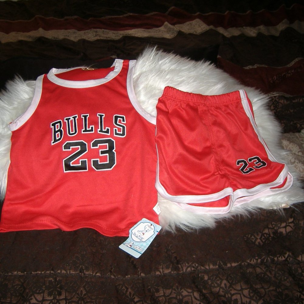 🏀🏀 Brand New Bulls 23  Micheal Jordern  2 pc outfit size 24-3 Toddlers